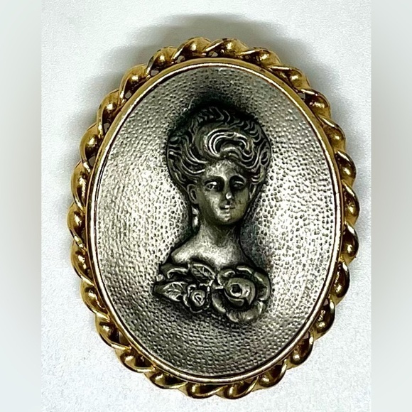 Jewelry - Victorian Style Cameo Brooch